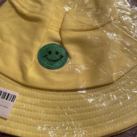Yellow cotton adjustable bucket hat with a smiley face NIB - Picture 3 of 6